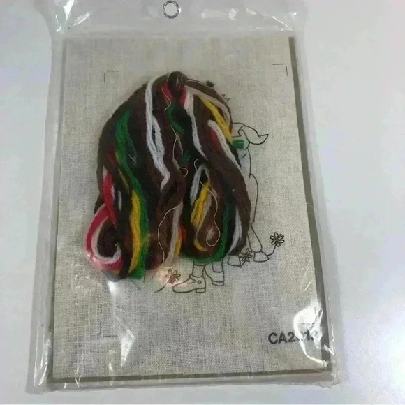 New old stock! Early  70s Broderie Fun-time Sitchery Kit “Pickin Flowers” - Picture 3 of 5